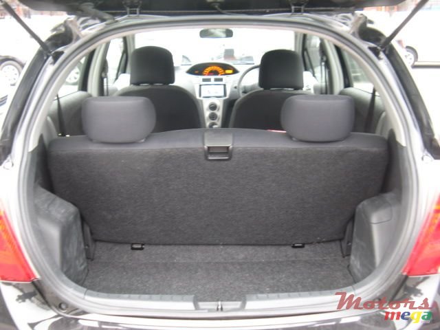 2010' Toyota Vitz photo #3