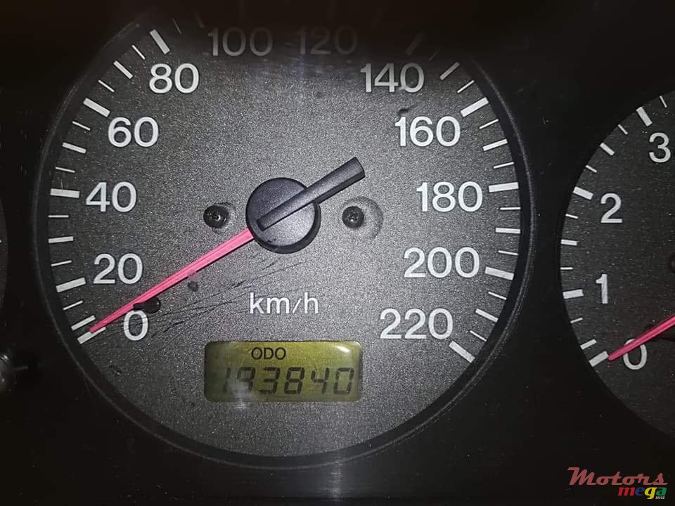 1999' Mazda 323 photo #1