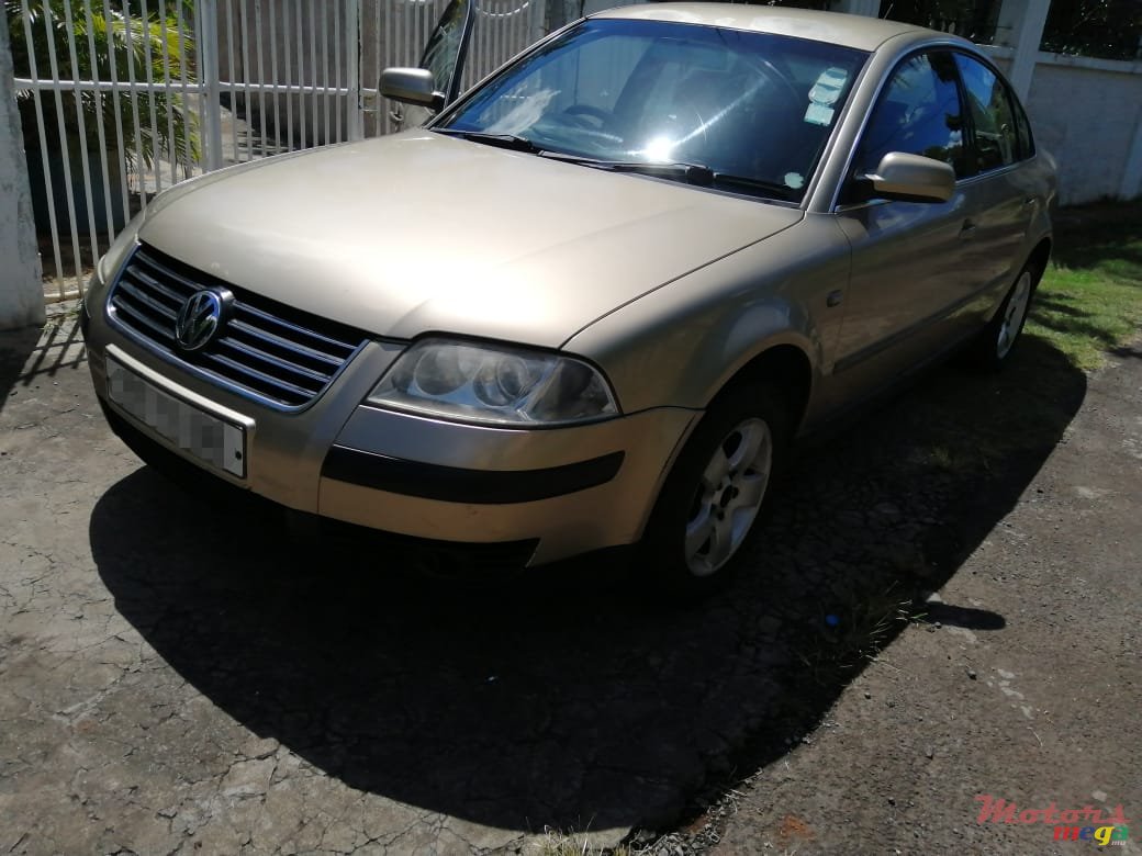 2002' Volkswagen Passat photo #6