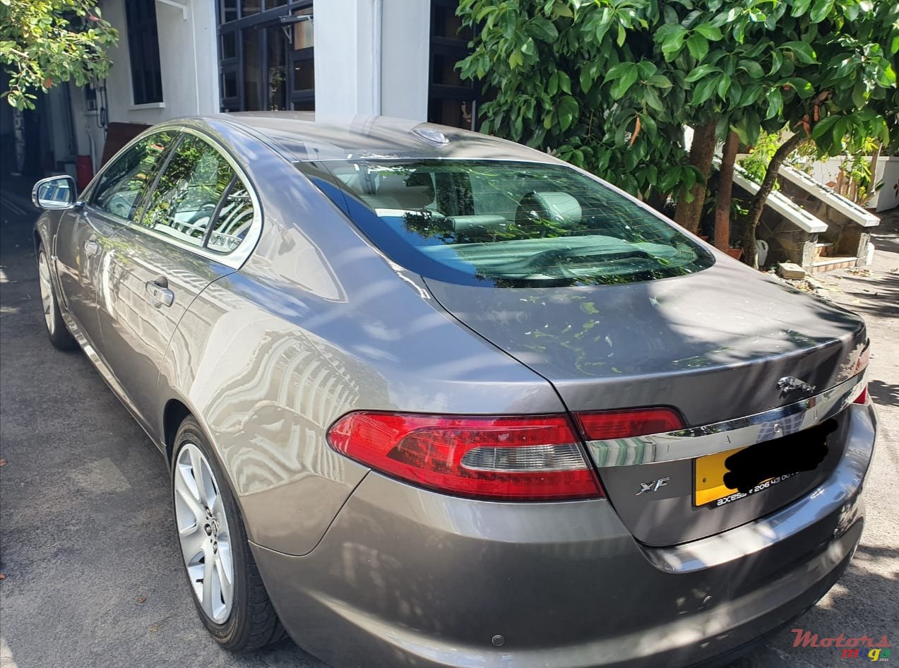 2010' Jaguar XF photo #4