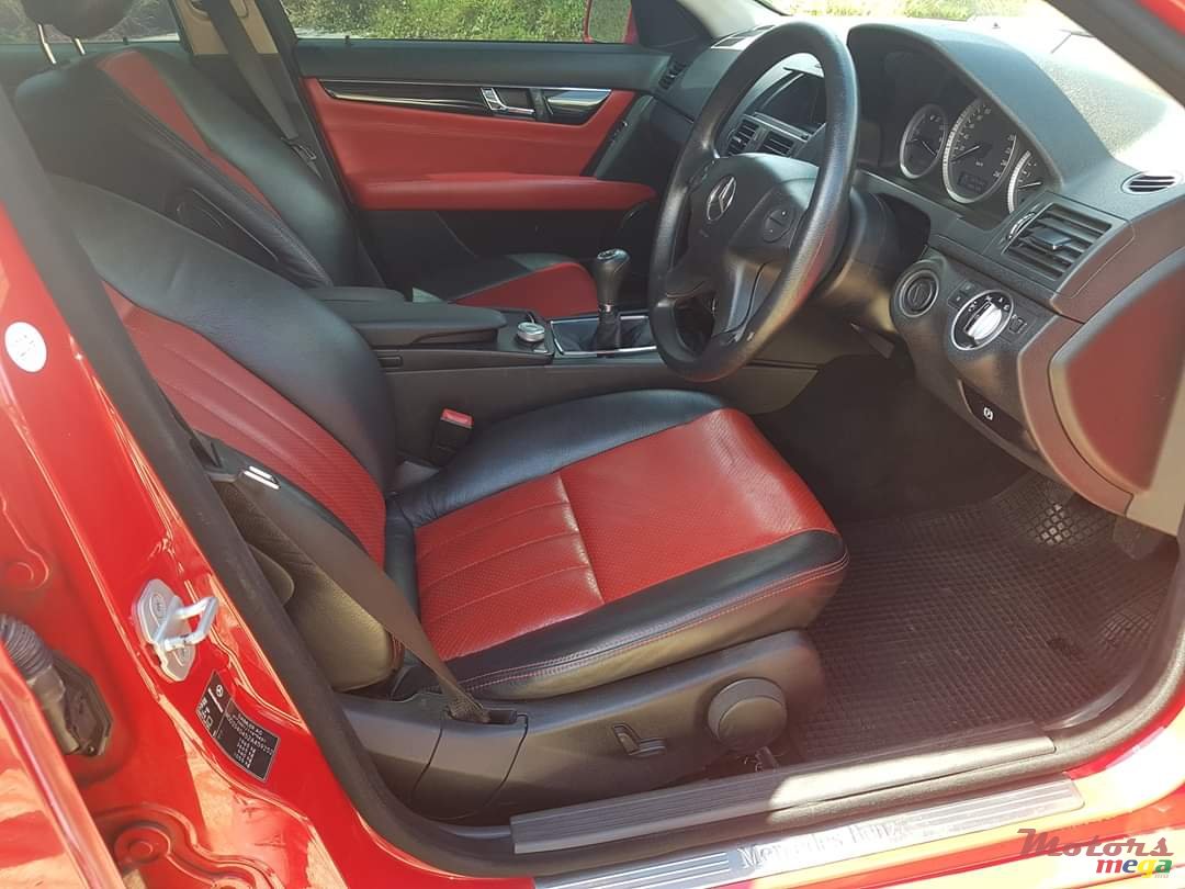 2010' Mercedes-Benz C-Class photo #5