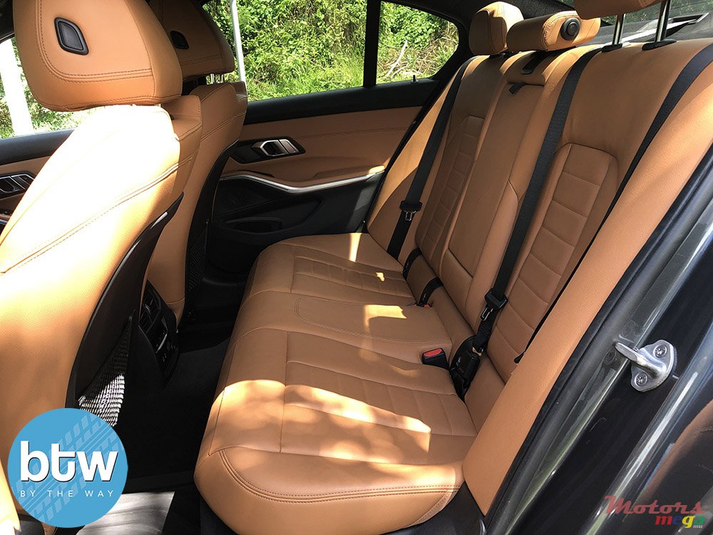 2020' BMW 3 Series 330e M Sport Pack photo #6