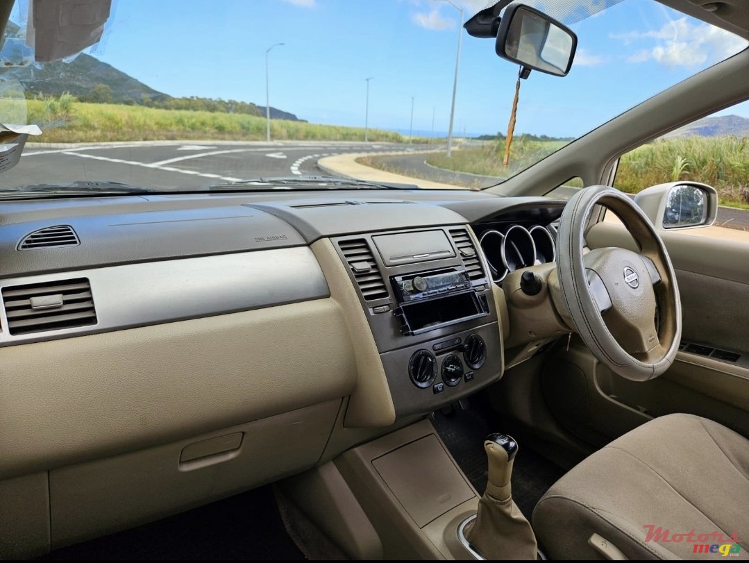 2007' Nissan Tiida Bodykit photo #3