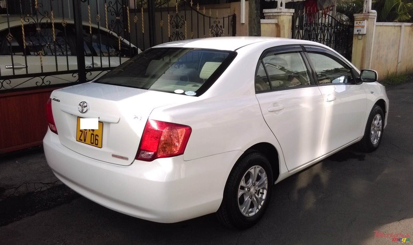 2006' Toyota Corolla Axio photo #2