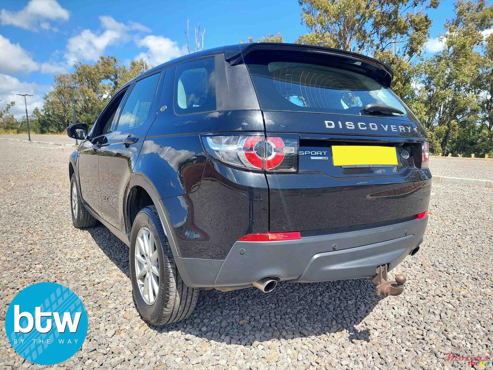 2015' Land Rover Discovery photo #3