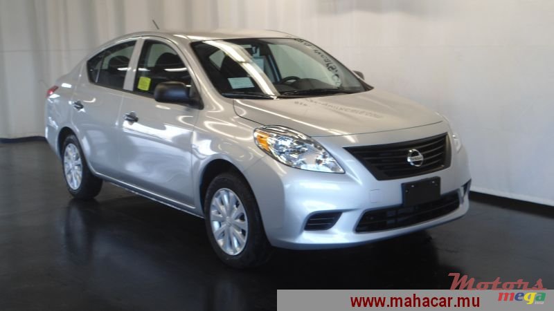 2012' Nissan Tiida Latio photo #2