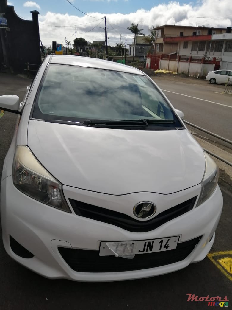 2014' Toyota Yaris photo #1