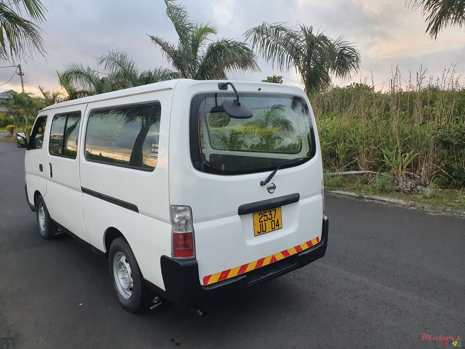 2004' Nissan E25 Goods Vehicle photo #2