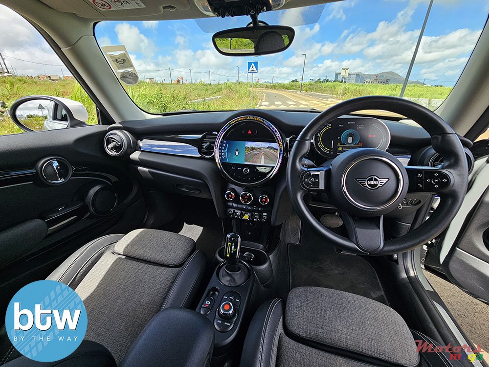 2022' MINI Cooper SE photo #5