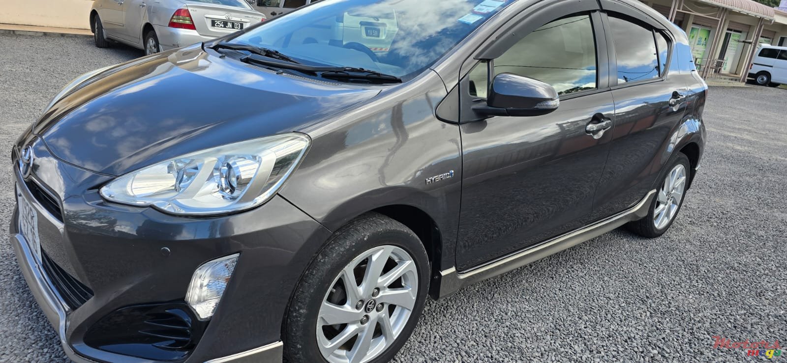 2016' Toyota Aqua photo #1