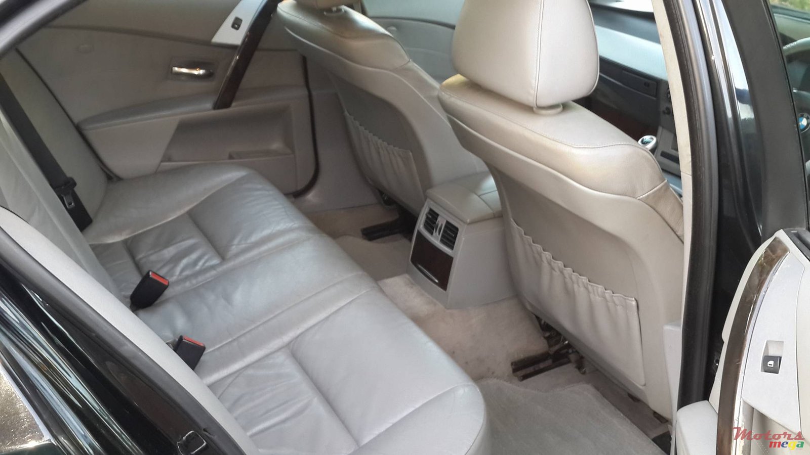 2004' BMW 525 photo #6