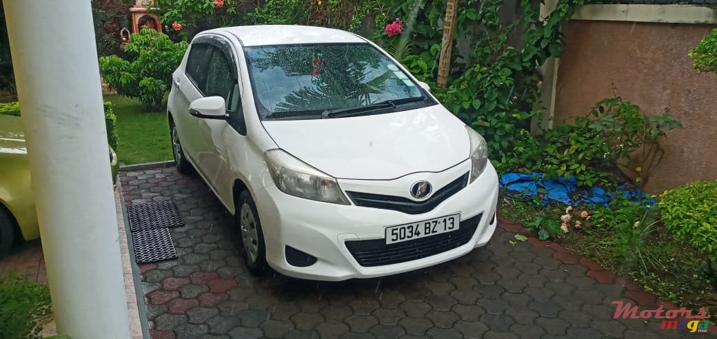 2013' Toyota Vitz photo #1
