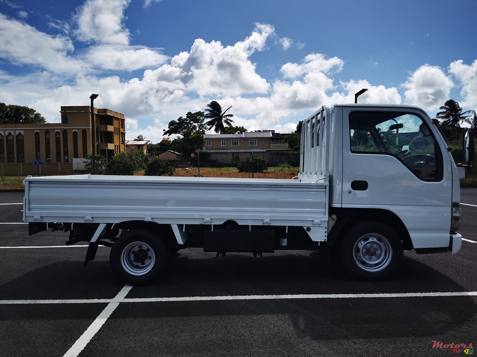 2015' Isuzu NHR 1.5T photo #2