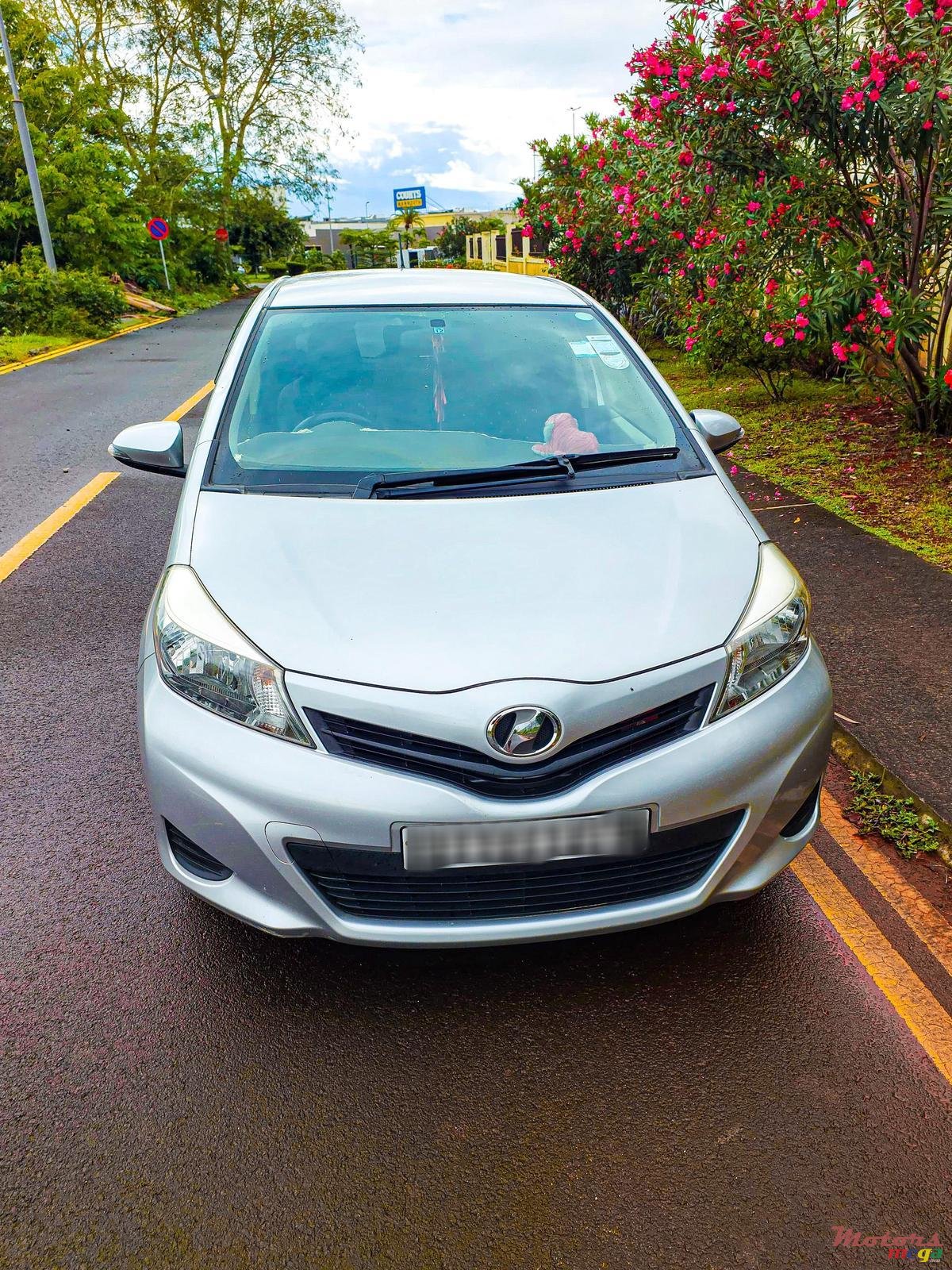 2013' Toyota Vitz photo #4