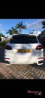 2015' Porsche Cayenne Hybrid S 3.0 V6 photo #4