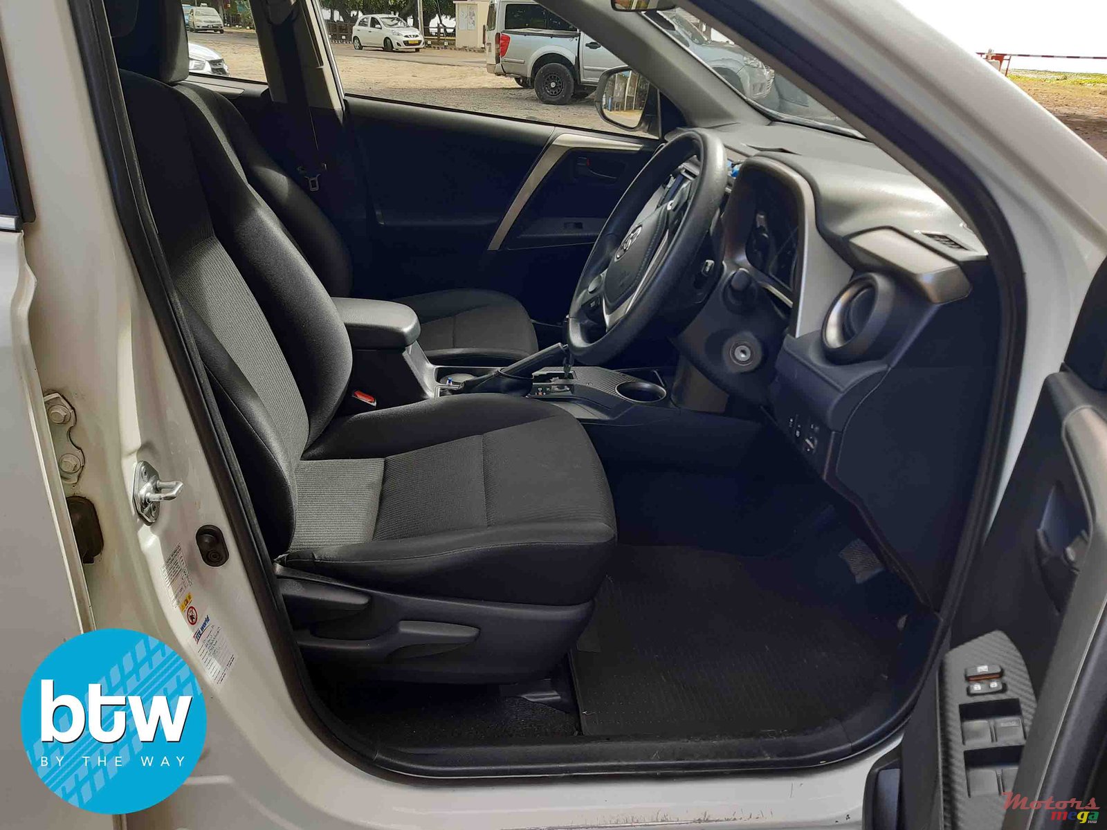 2014' Toyota RAV4 photo #4