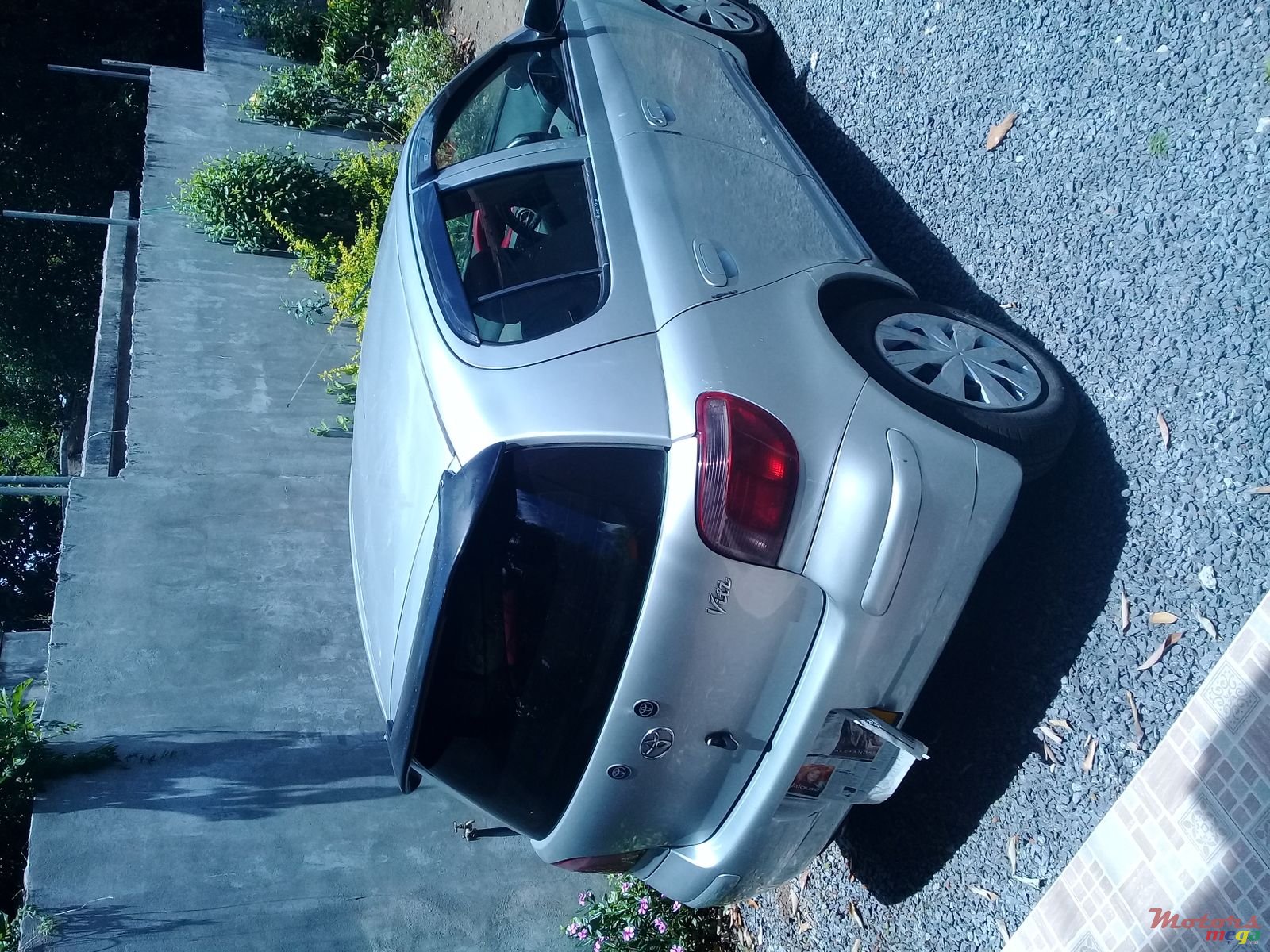 2000' Toyota Vitz photo #4