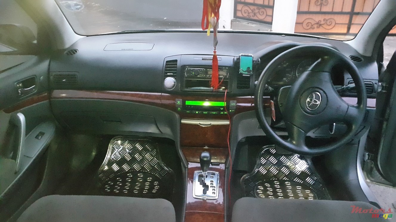 2005' Toyota Premio photo #5