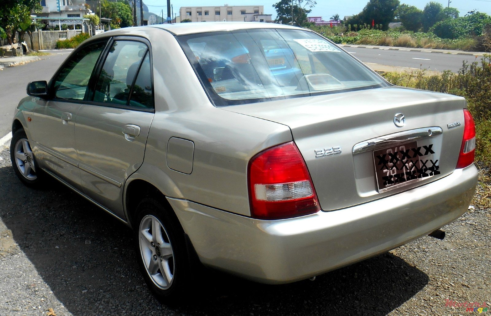 2002' Mazda saloon photo #2