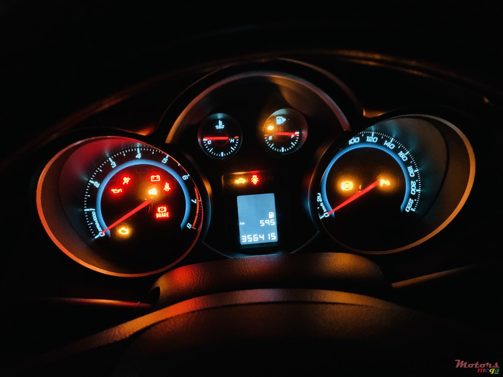 2010' Chevrolet Cruze photo #3