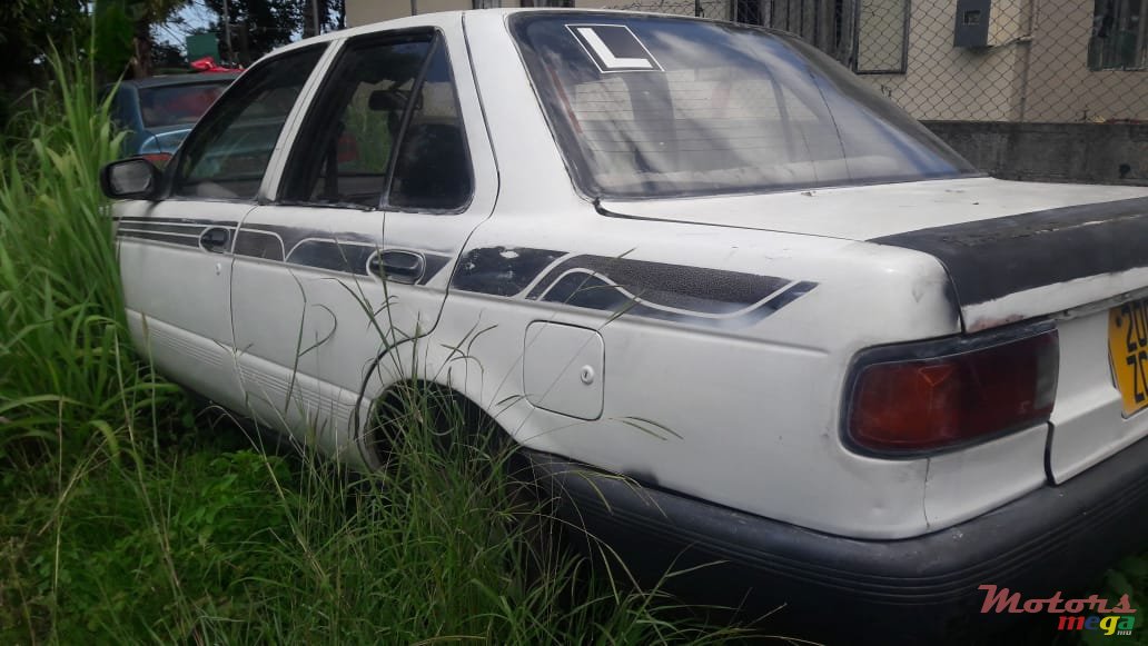 1990' Nissan Sunny photo #2