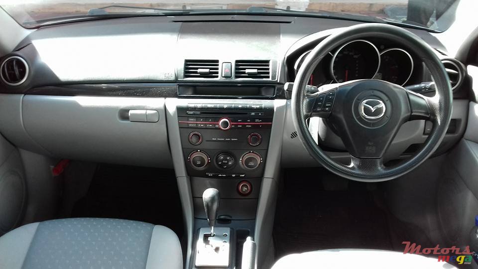 2005' Mazda Axela photo #5