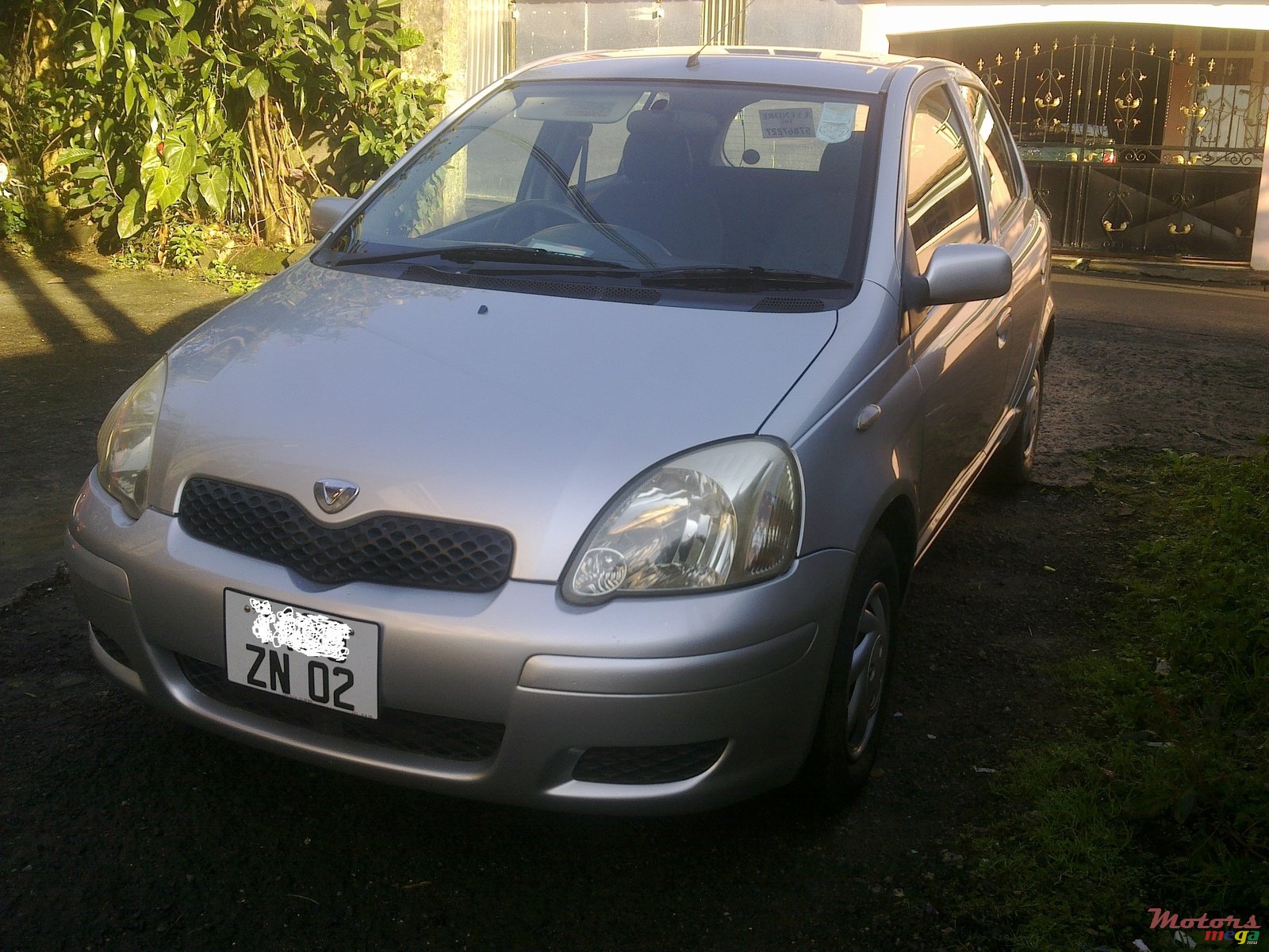 2002' Toyota Vitz  photo #1