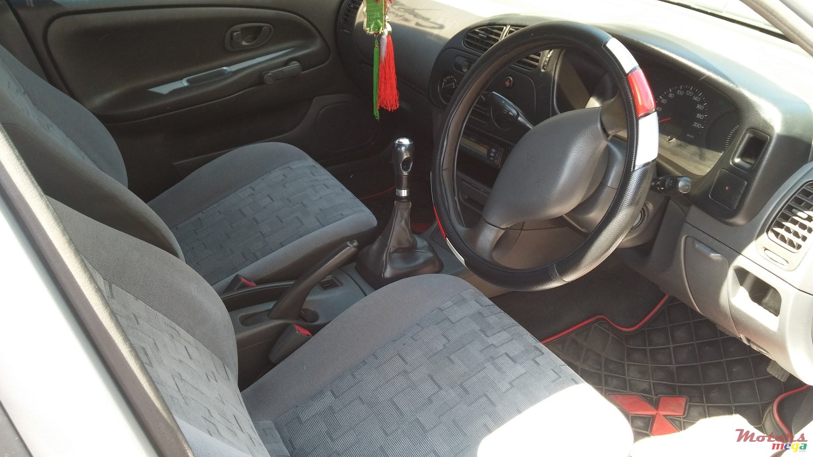 2000' Mitsubishi Lancer photo #3