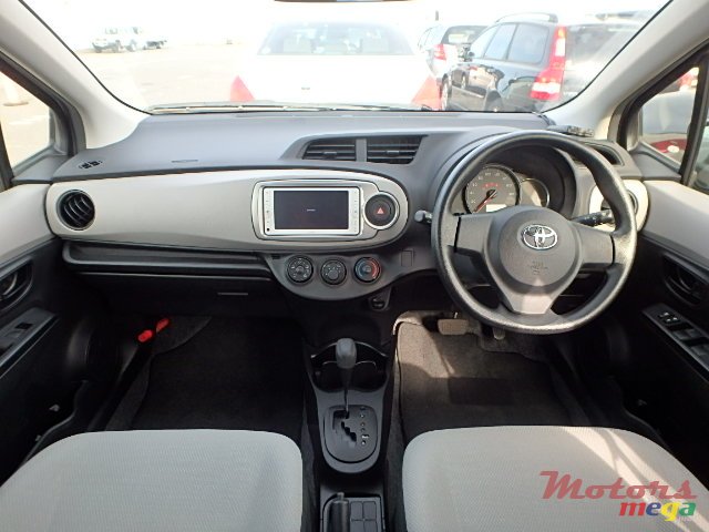 2014' Toyota Vitz photo #4