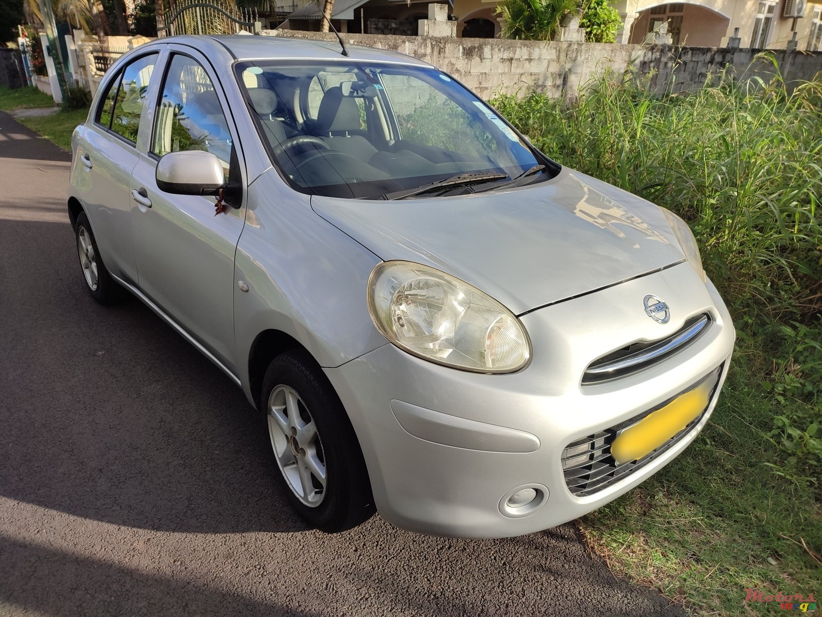 2012' Nissan March Hatchback photo #2