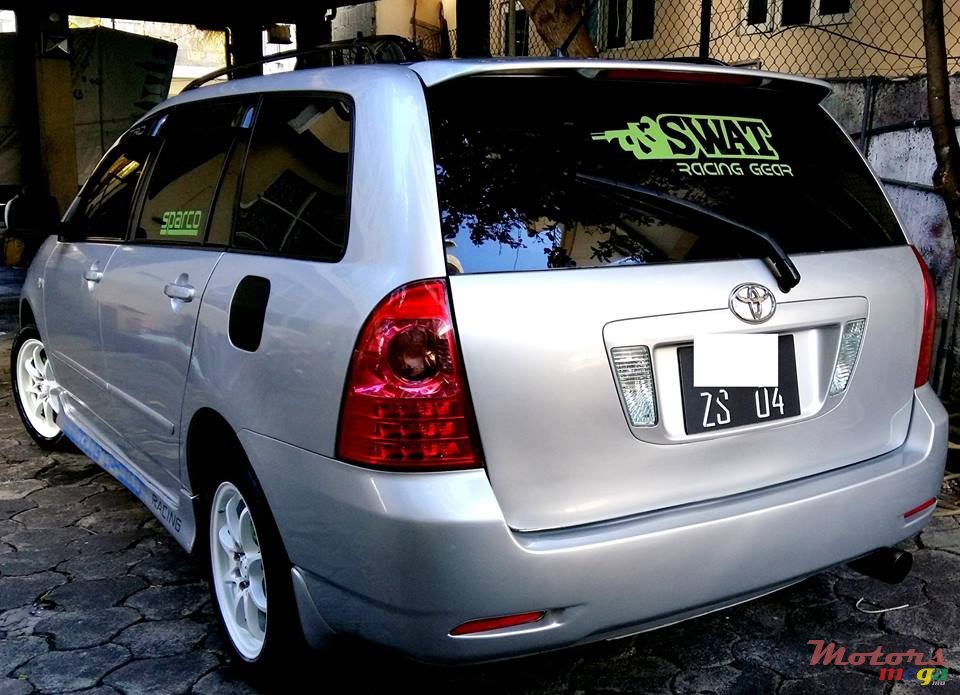 2004' Toyota photo #2