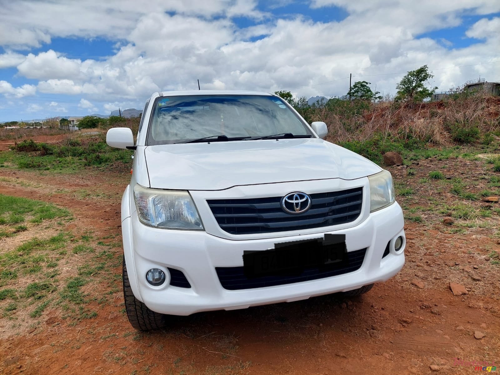 2015' Toyota Hilux photo #1