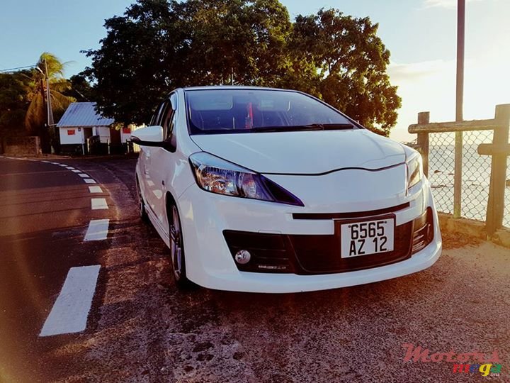 2012' Toyota Vitz photo #1