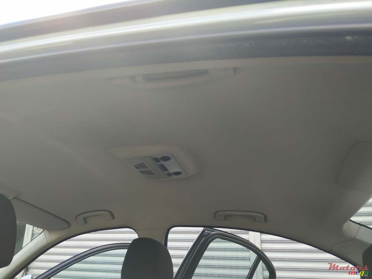 2009' BMW 320 photo #6