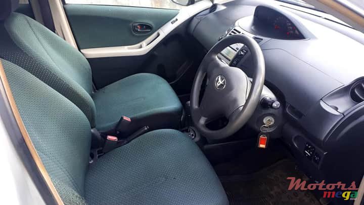 2007' Toyota Vitz 1300cc photo #5