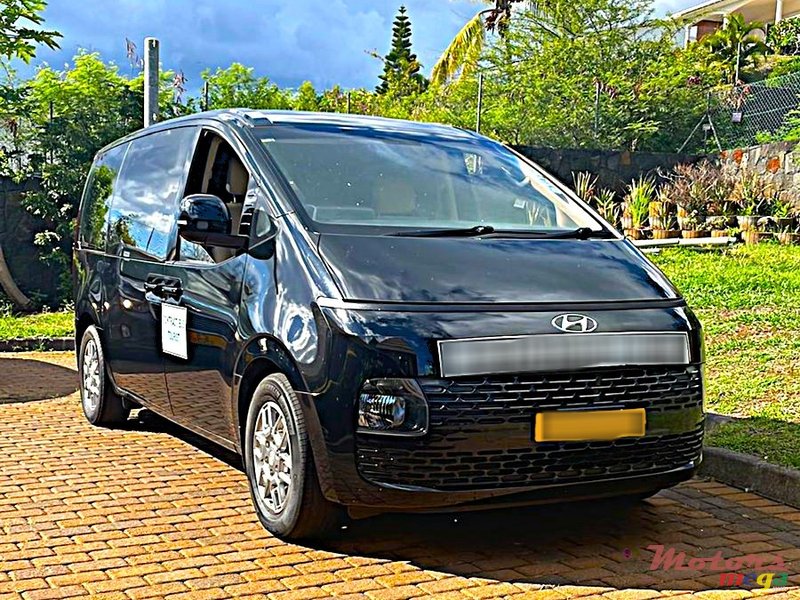 2022' Hyundai Staria 11 seater photo #1