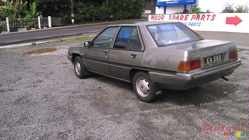 1991' Proton saga photo #1