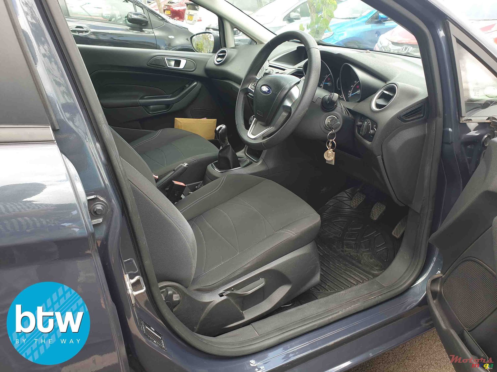 2013' Ford Fiesta photo #6