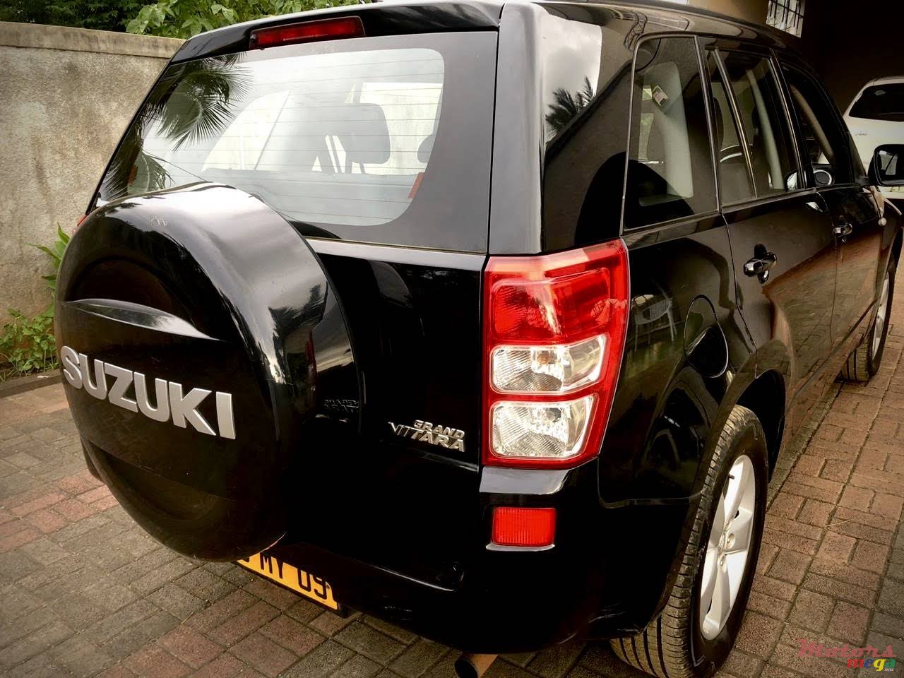 2009' Suzuki Vitara photo #1