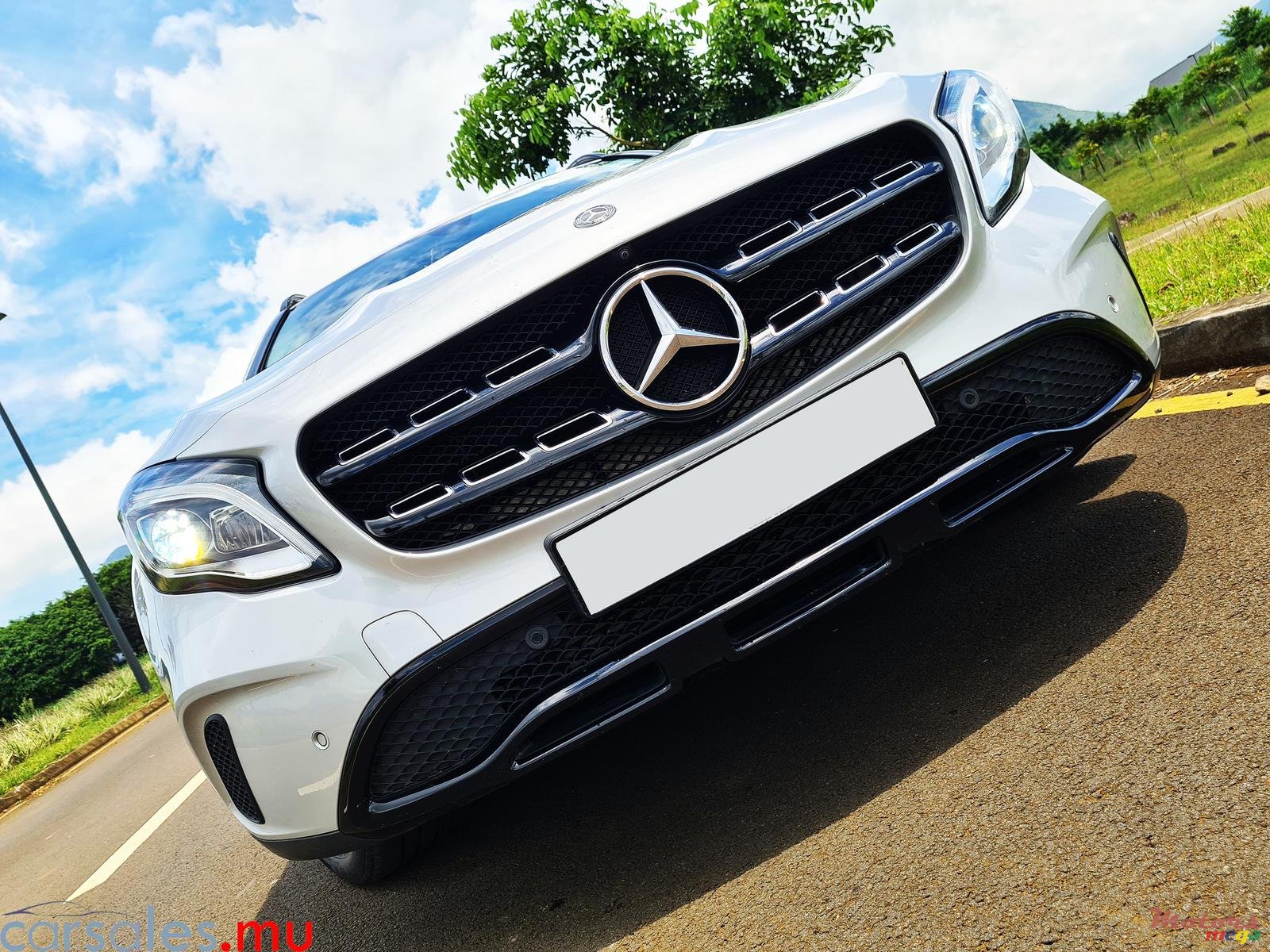 2018' Mercedes-Benz GLA-Class 200 Urban photo #1