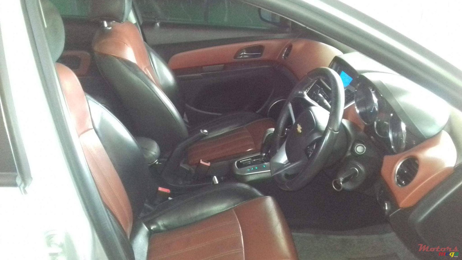 2011' Chevrolet Cruze LT photo #4