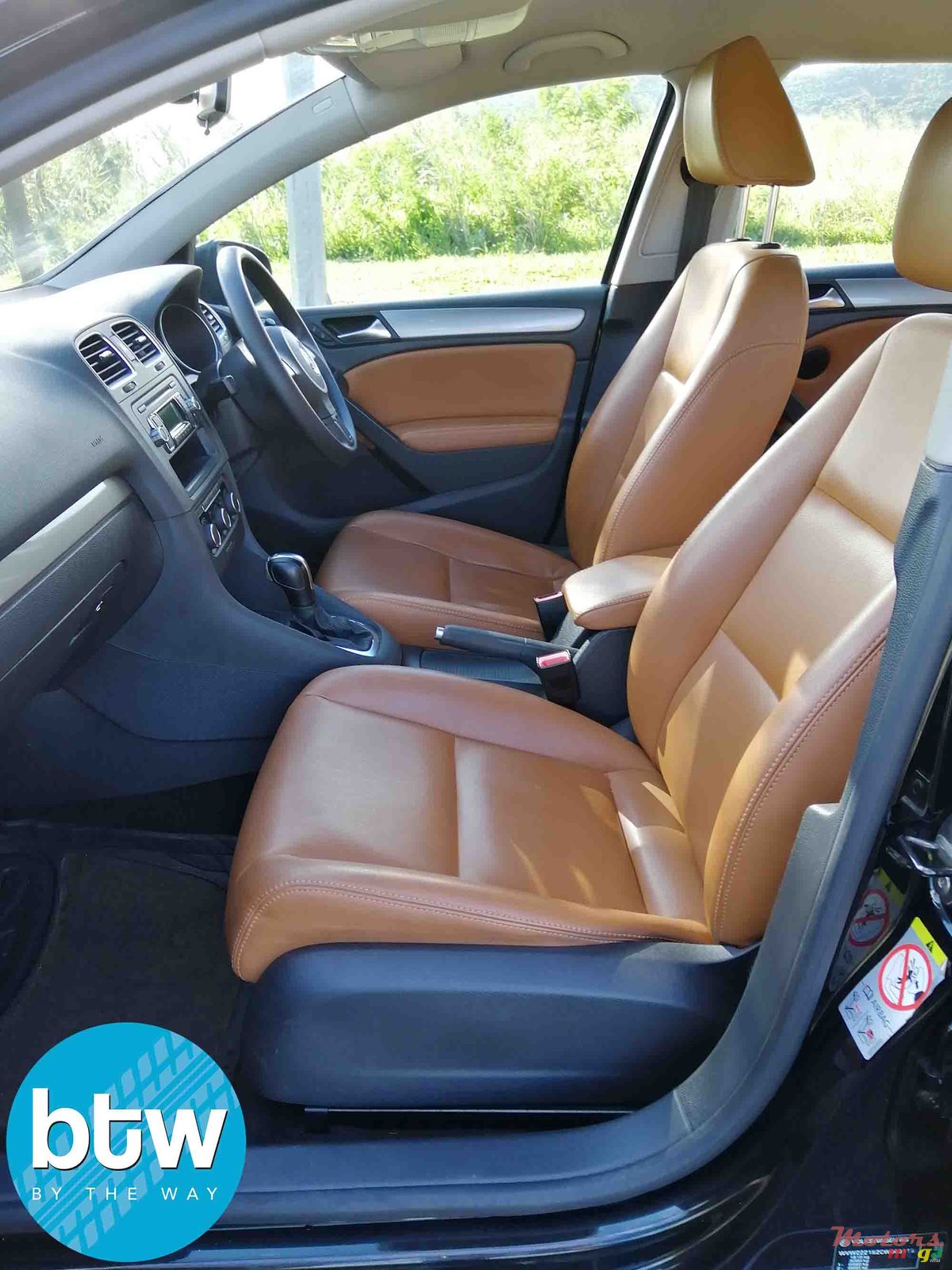 2011' Volkswagen Golf 1.6 Automatic photo #5