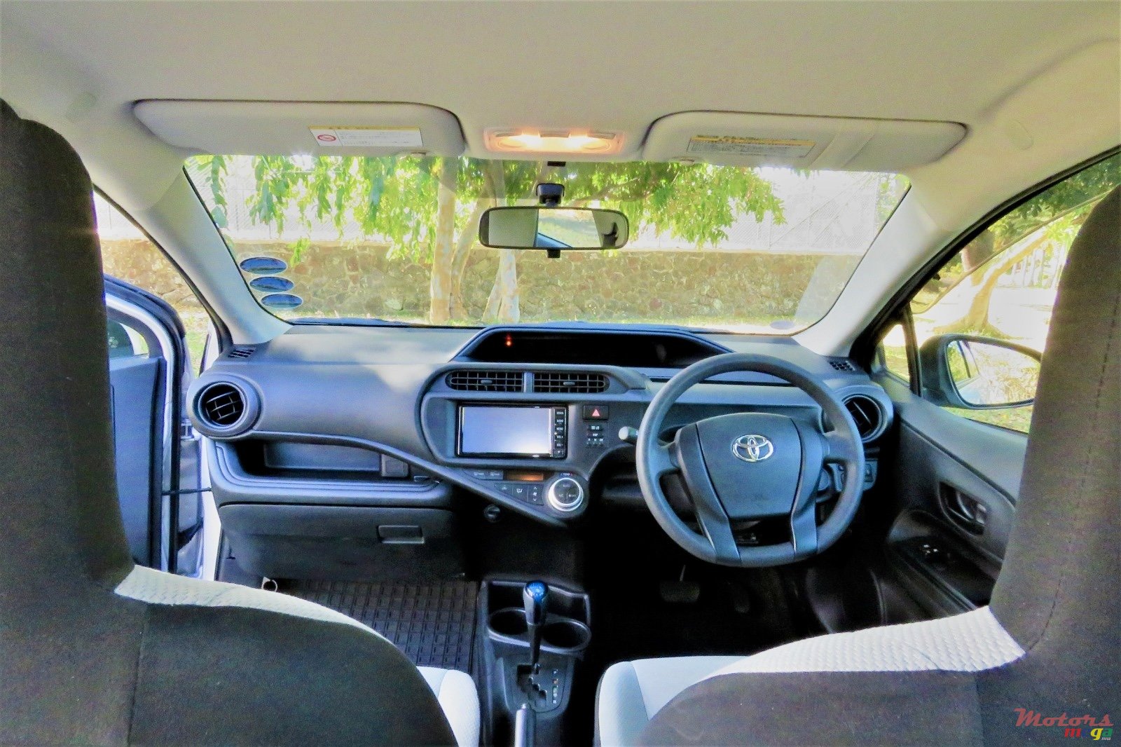 2016' Toyota Aqua photo #5