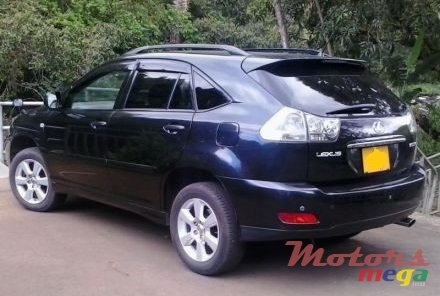 2003' Toyota Harrier photo #2