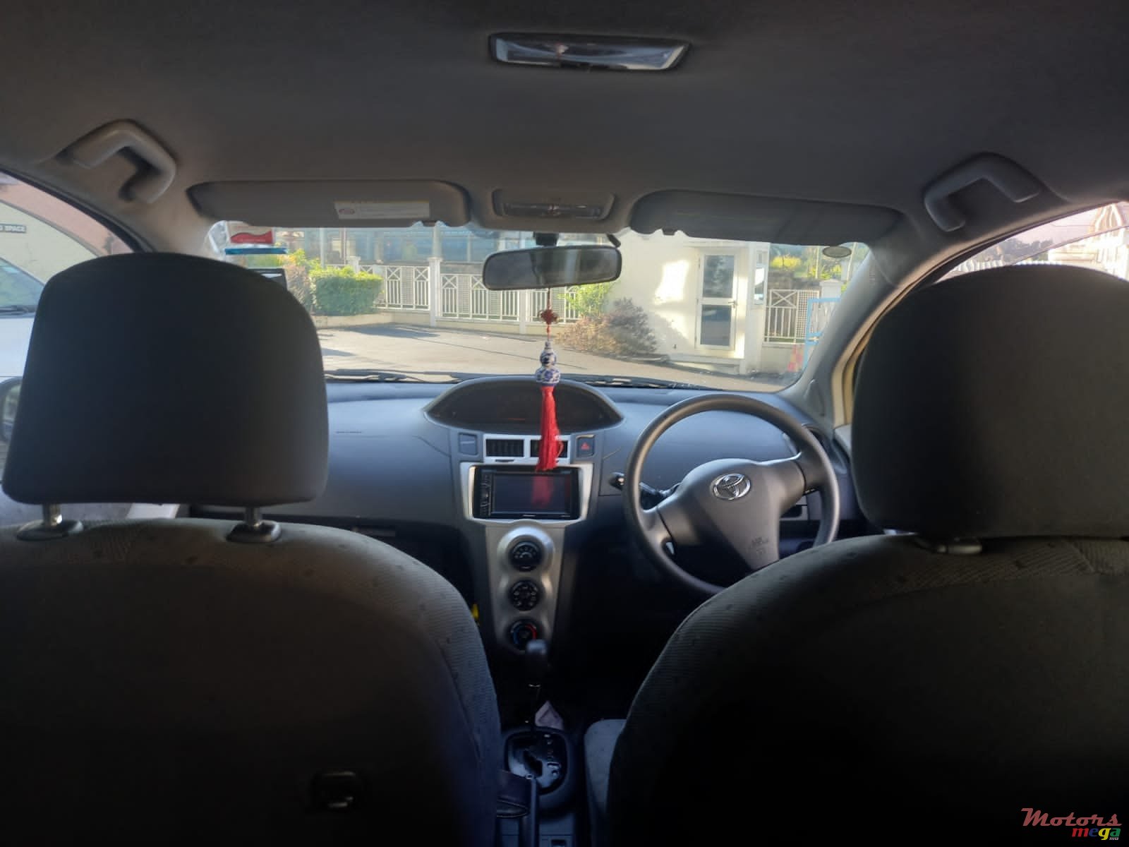 2009' Toyota Vitz photo #6