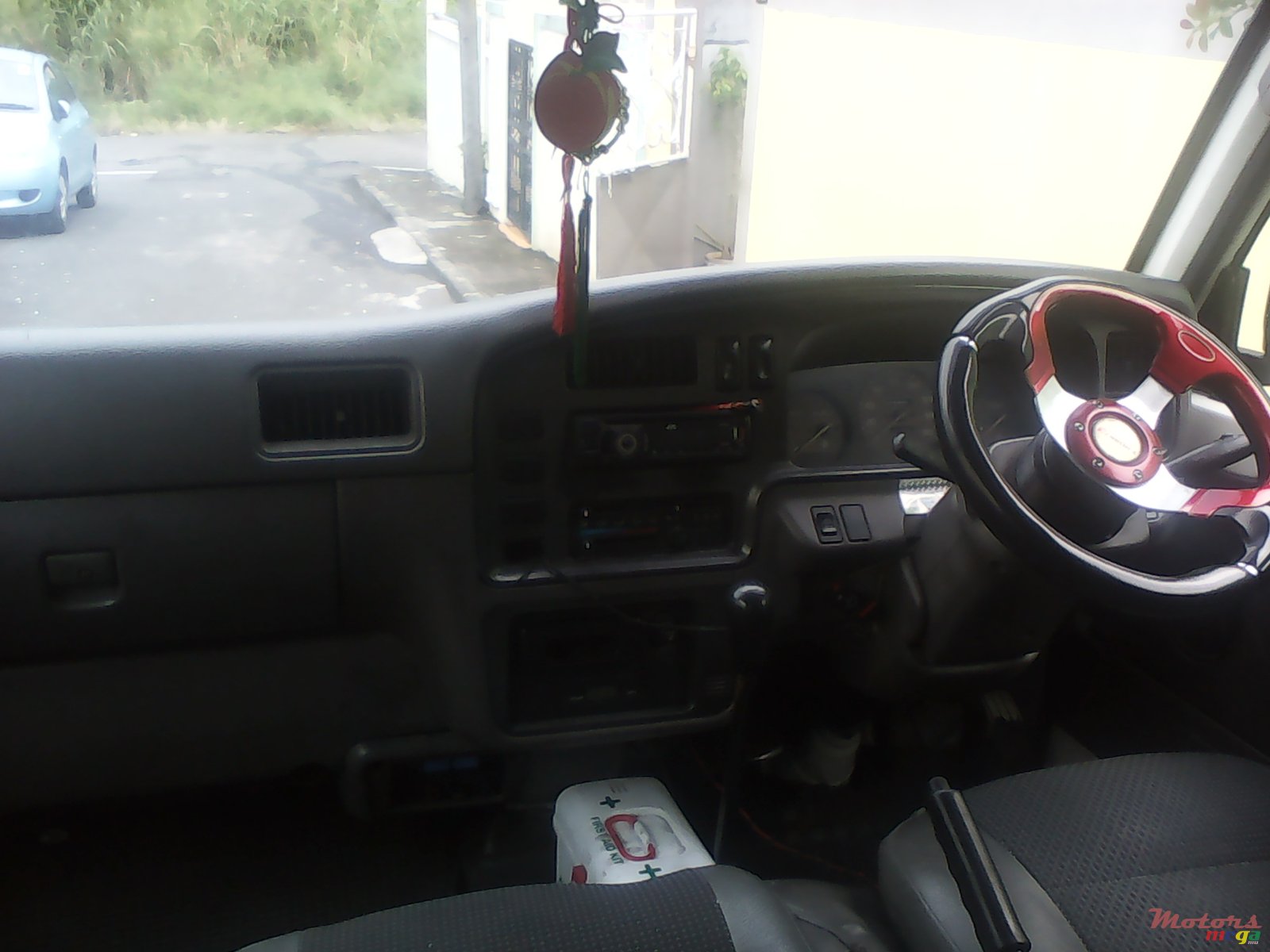 1999' Nissan NIL photo #1