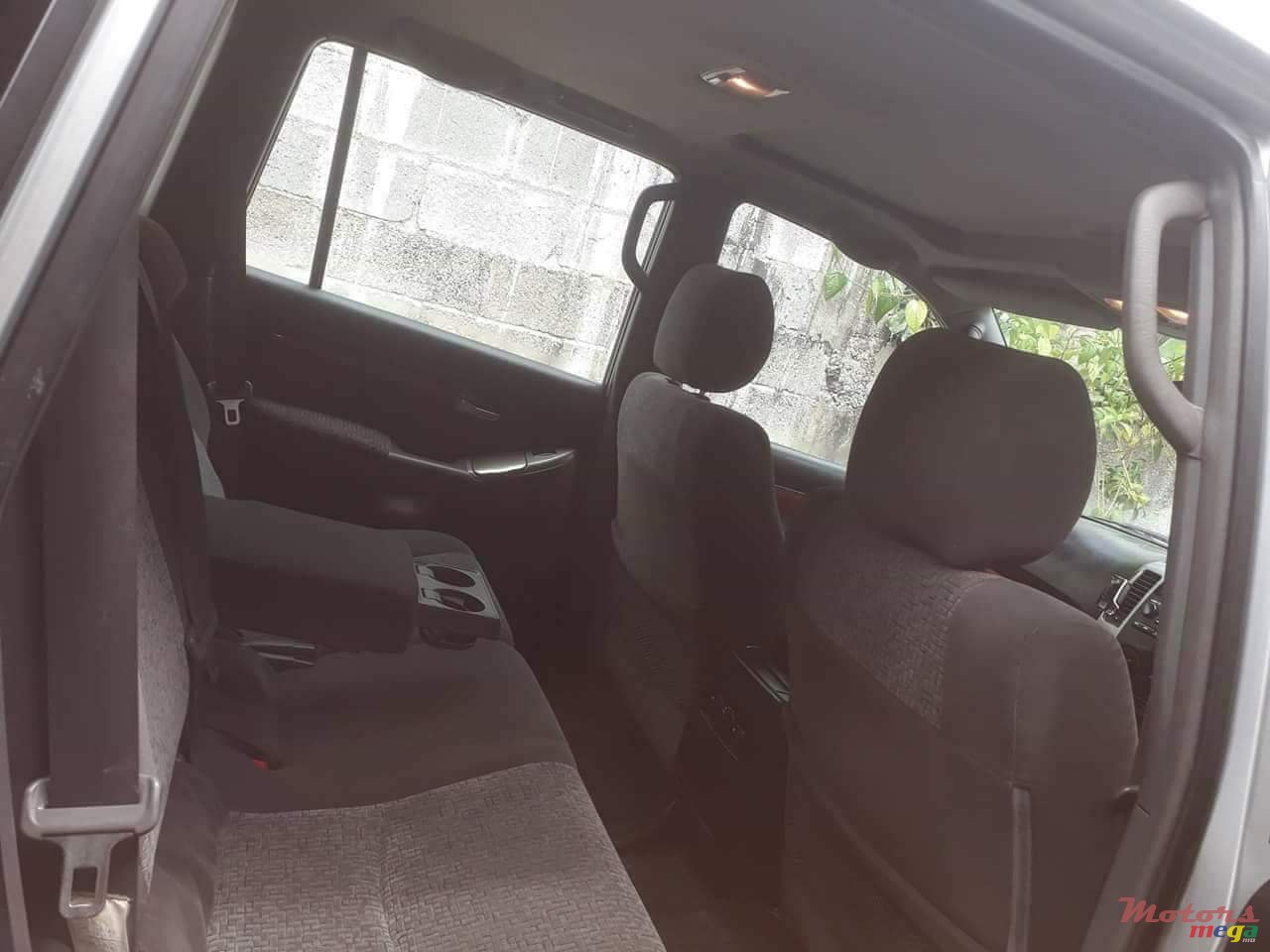 2006' Toyota Land Cruiser photo #2