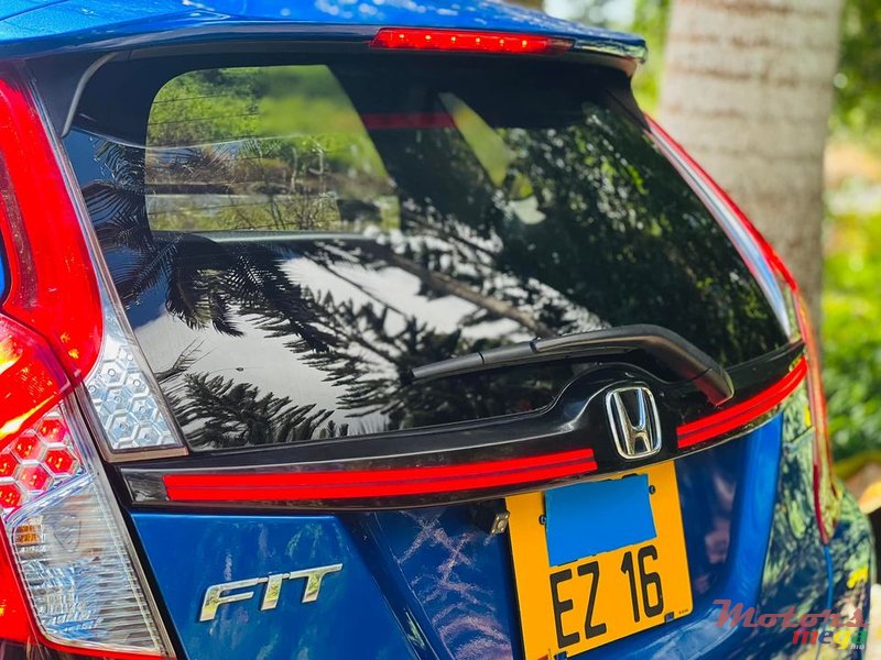 2016' Honda Fit hatch back photo #5