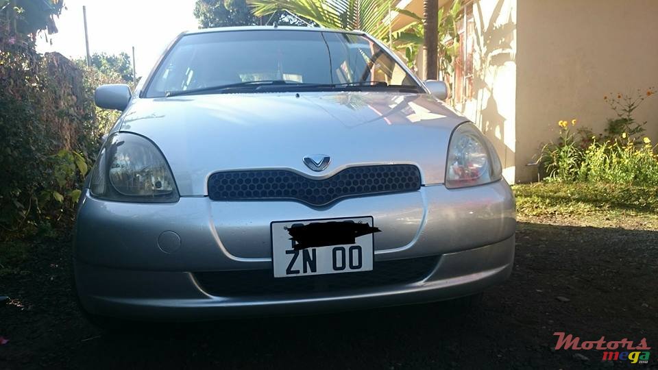 2000' Toyota Vitz photo #4