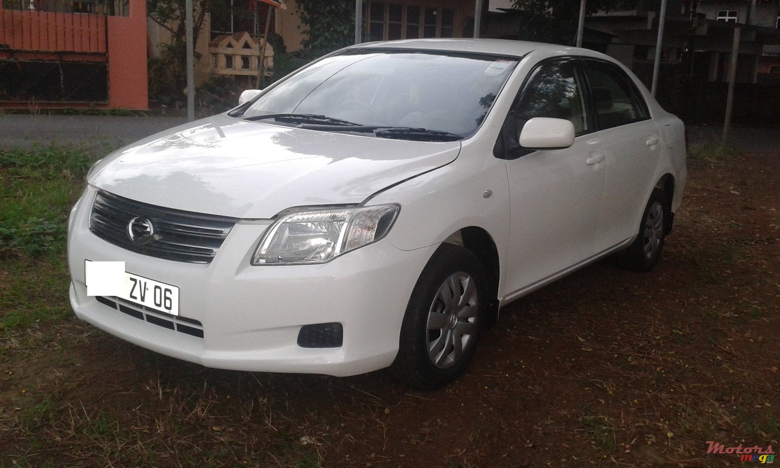 2006' Toyota Axio photo #2